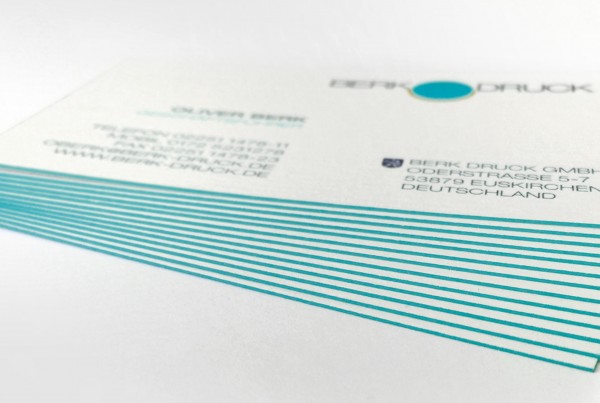 Wir produzieren Farbkanten in nahezu jedem Ton und geeignet für volumige Papiere!